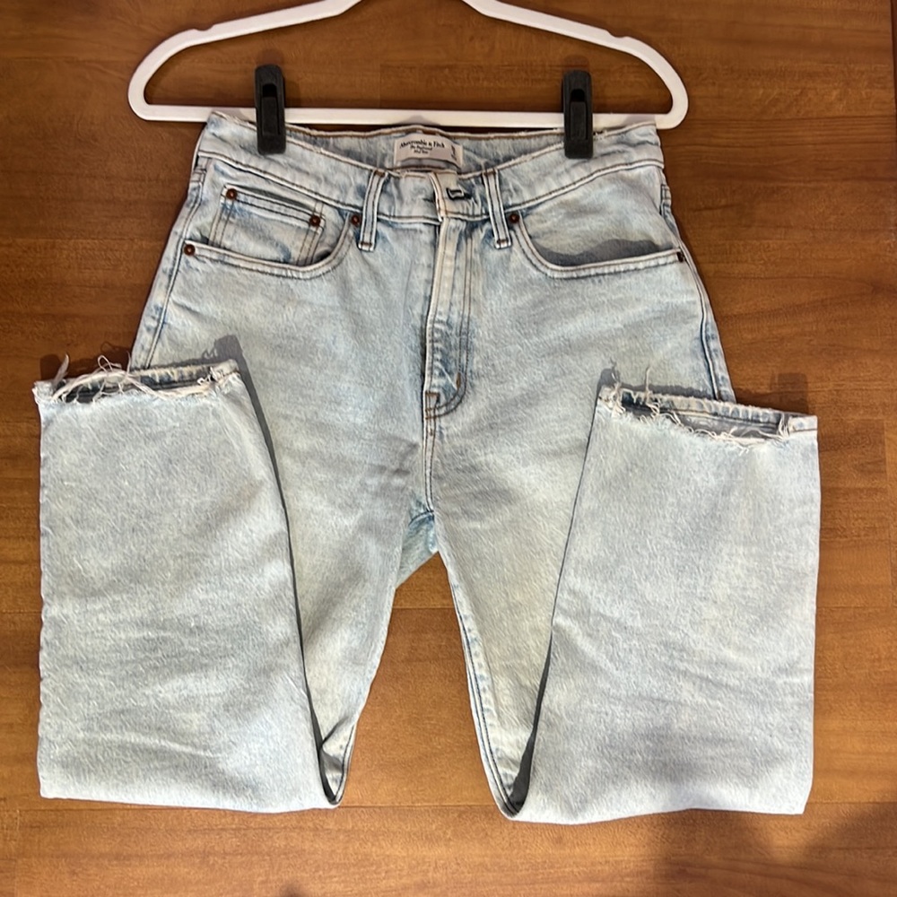 Abercrombie & Fitch Mid Rise Boyfriend Jean